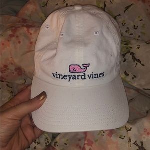 vineyard vines white hat!